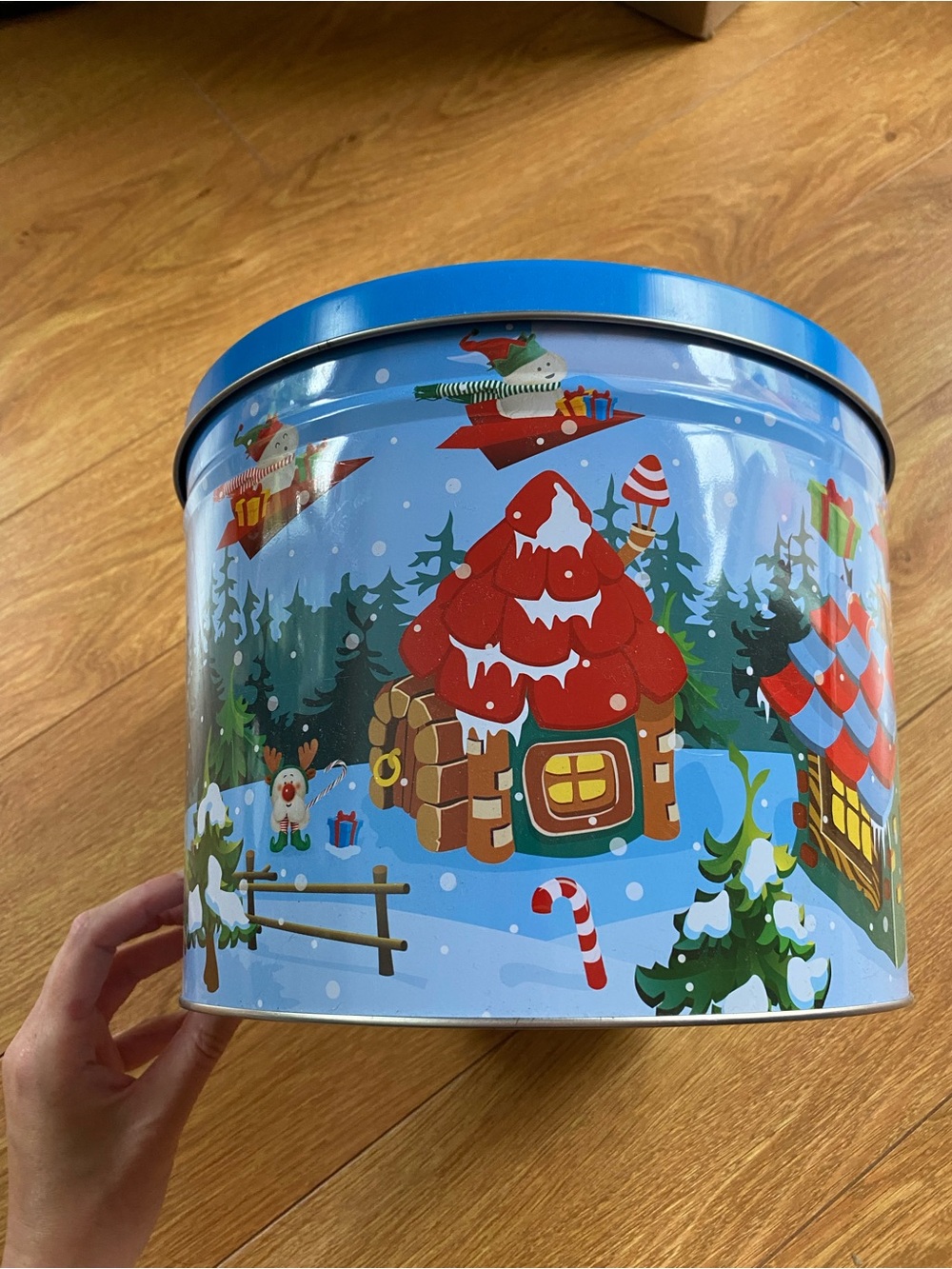 Holiday popcorn storage tin - Kernels